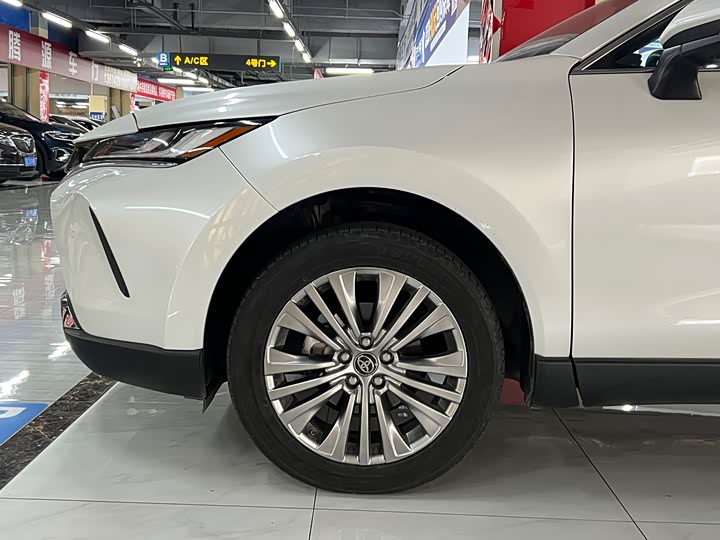 Фото 13 - Toyota Harrier