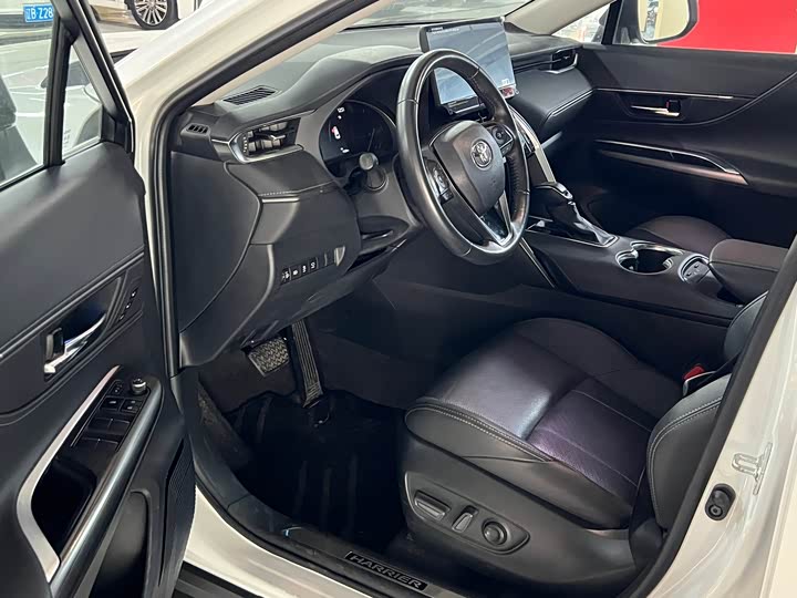 Фото 7 - Toyota Harrier