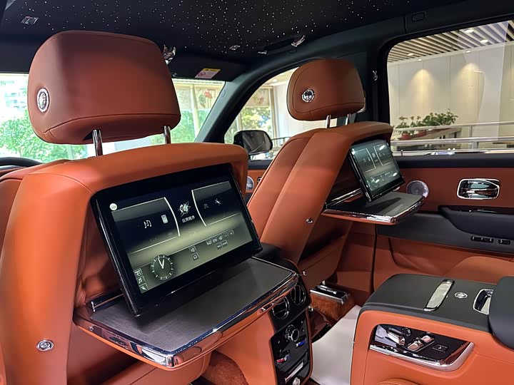 Фото 10 - Rolls-Royce Cullinan