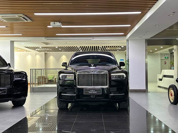 Фото 2 - Rolls-Royce Cullinan