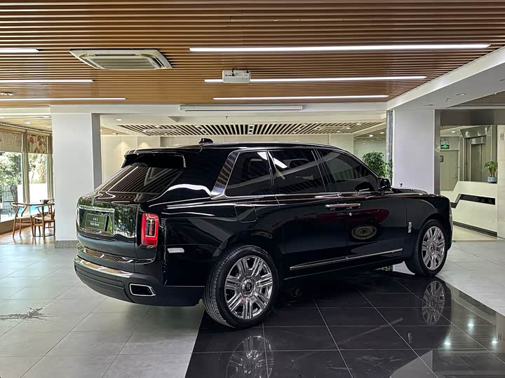 Фото 3 - Rolls-Royce Cullinan