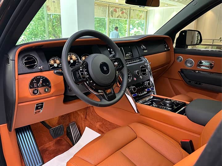 Фото 6 - Rolls-Royce Cullinan