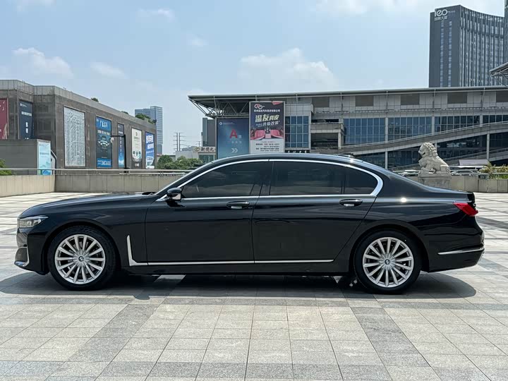 Фото 13 - BMW 7 Series