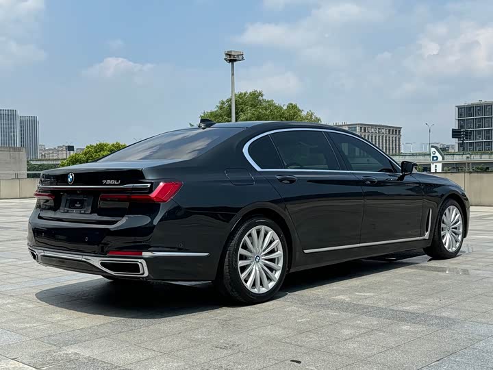 Фото 14 - BMW 7 Series