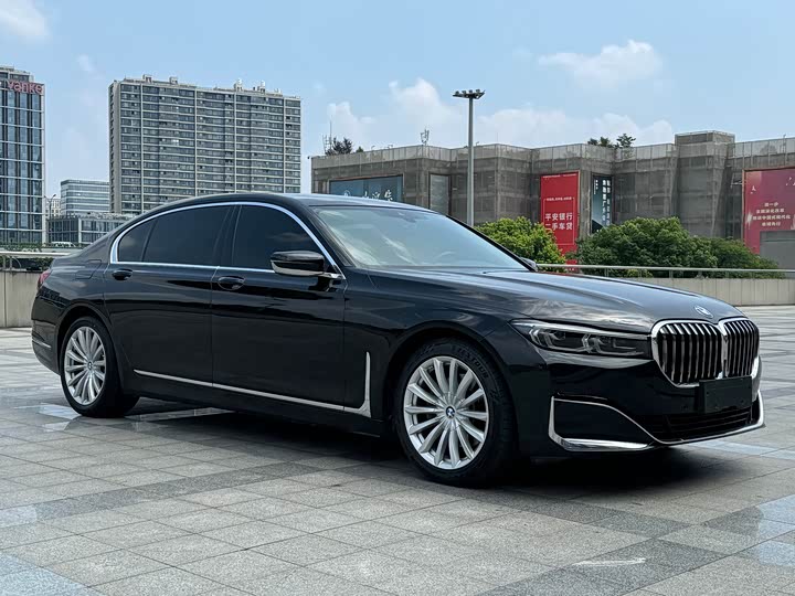 Фото 3 - BMW 7 Series