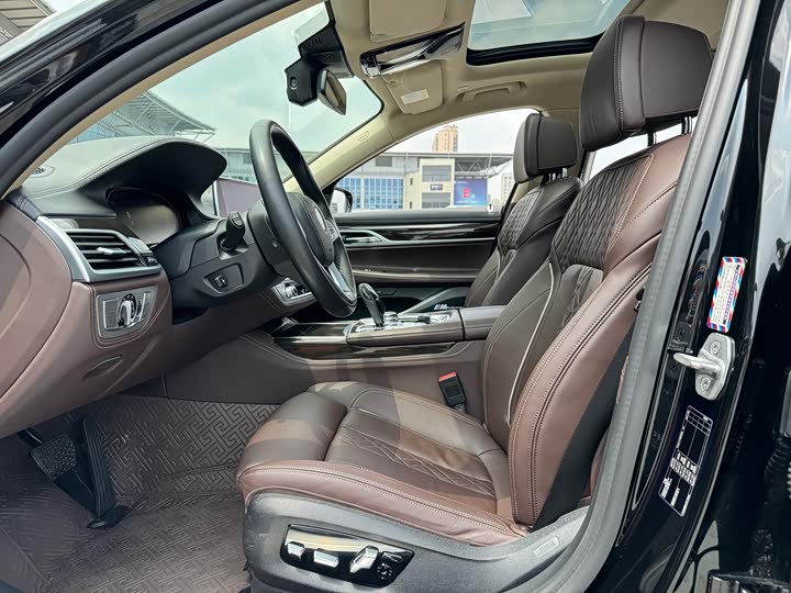 Фото 4 - BMW 7 Series