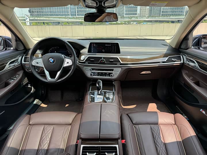 Фото 5 - BMW 7 Series