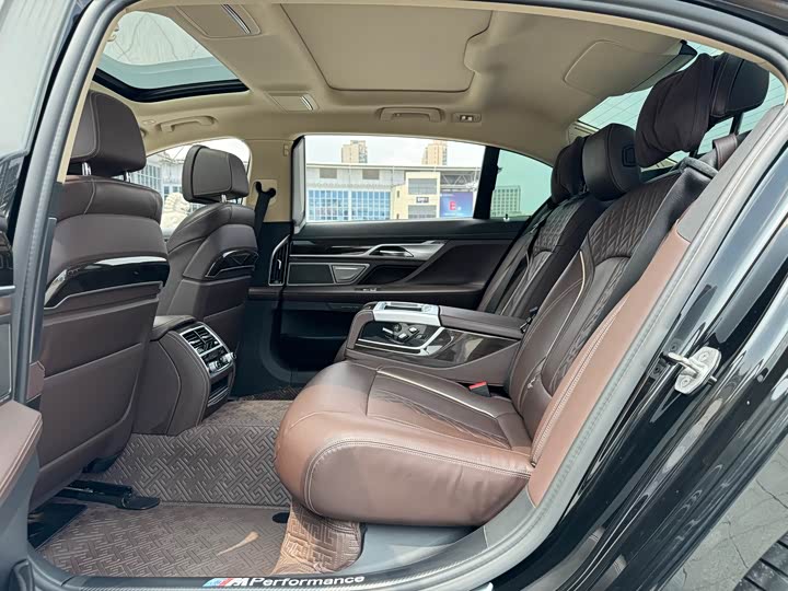 Фото 6 - BMW 7 Series