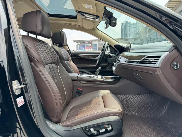 Фото 7 - BMW 7 Series