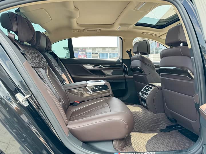 Фото 8 - BMW 7 Series