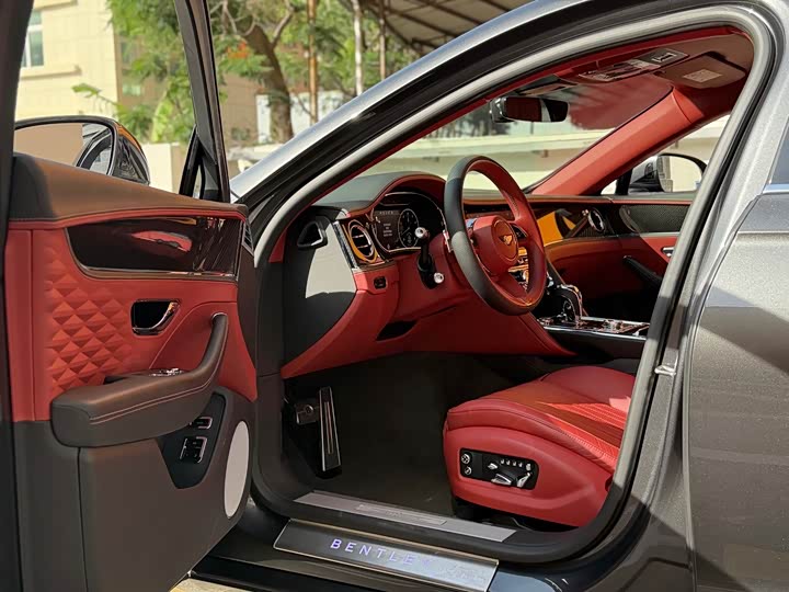 Фото 4 - Bentley Flying Spur