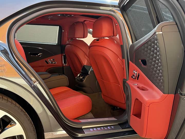 Фото 8 - Bentley Flying Spur