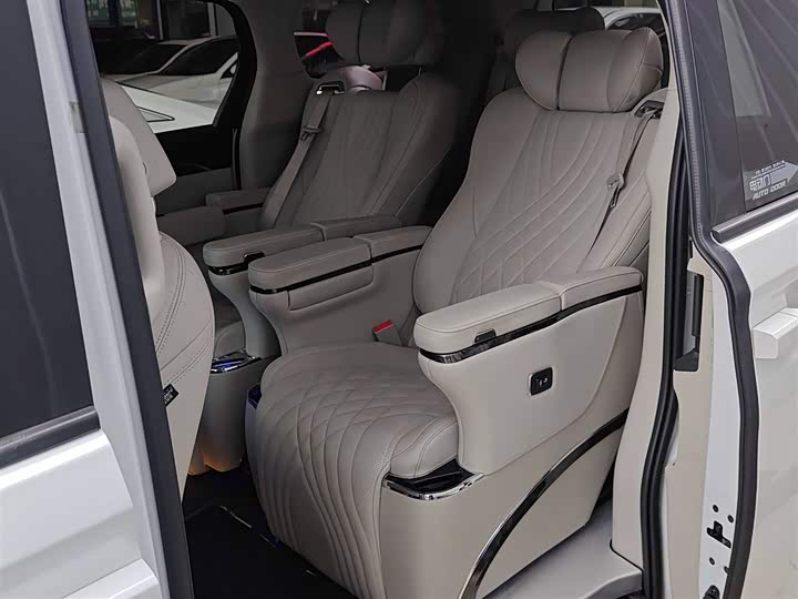 Фото 17 - Buick GL8 ES