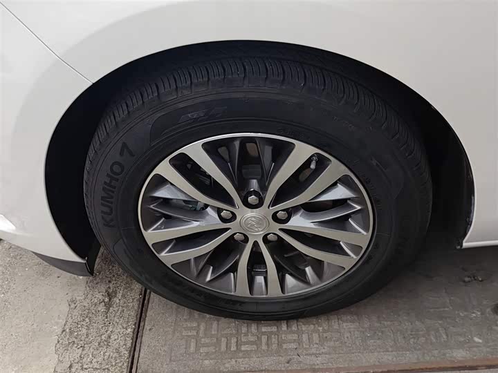 Фото 23 - Buick GL8 ES