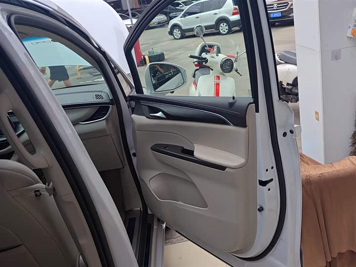 Фото 26 - Buick GL8 ES