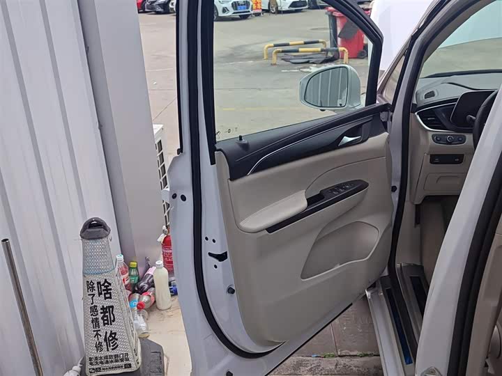 Фото 28 - Buick GL8 ES