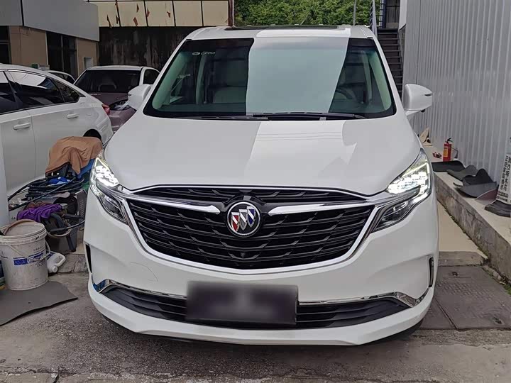 Фото 3 - Buick GL8 ES