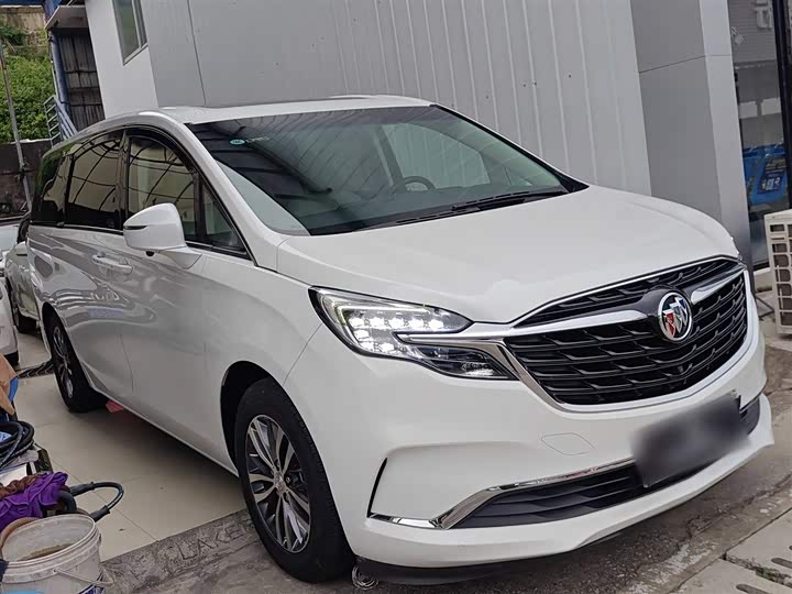 Фото 4 - Buick GL8 ES