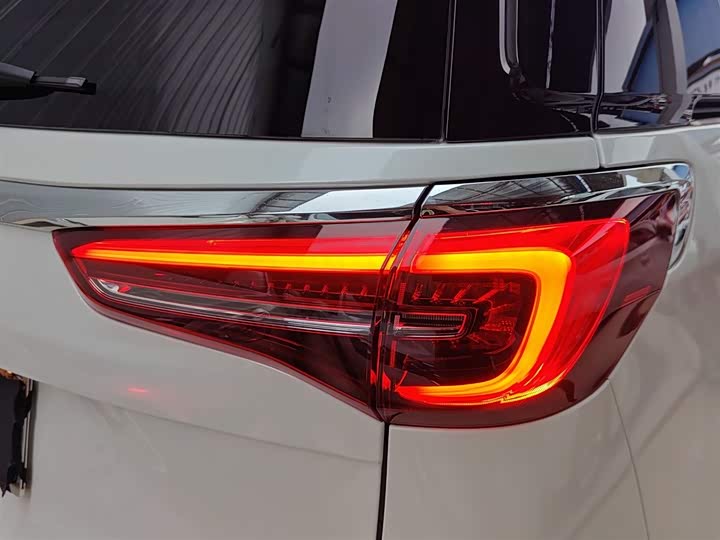 Фото 8 - Buick GL8 ES