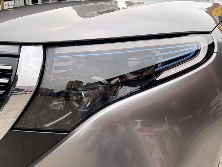 Фото 17 - Mercedes-Benz EQC