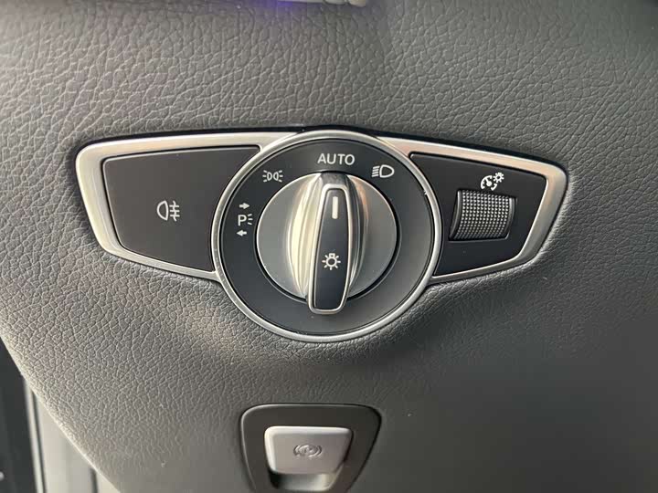 Фото 9 - Mercedes-Benz EQC