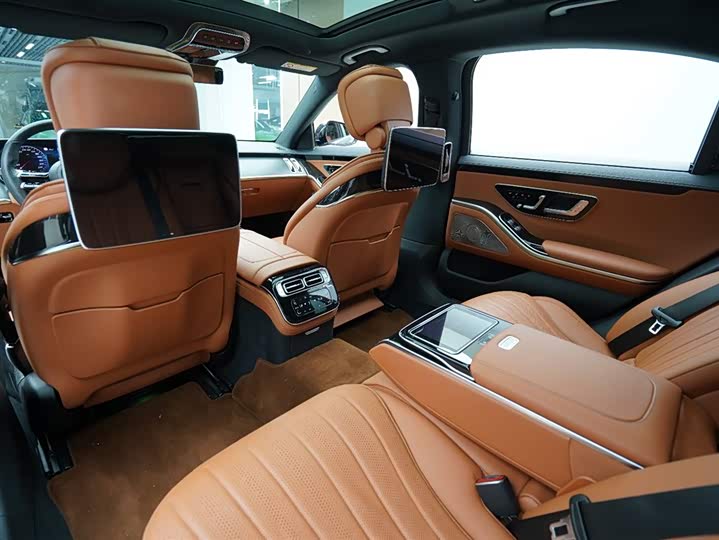 Фото 13 - Mercedes-Benz S-Class