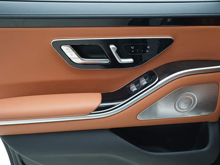 Фото 15 - Mercedes-Benz S-Class