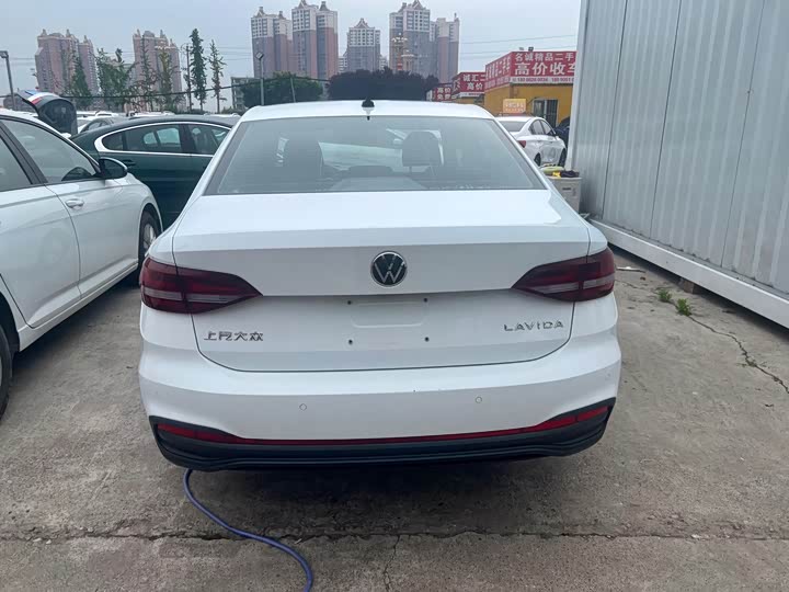 Фото 8 - Volkswagen Lavida