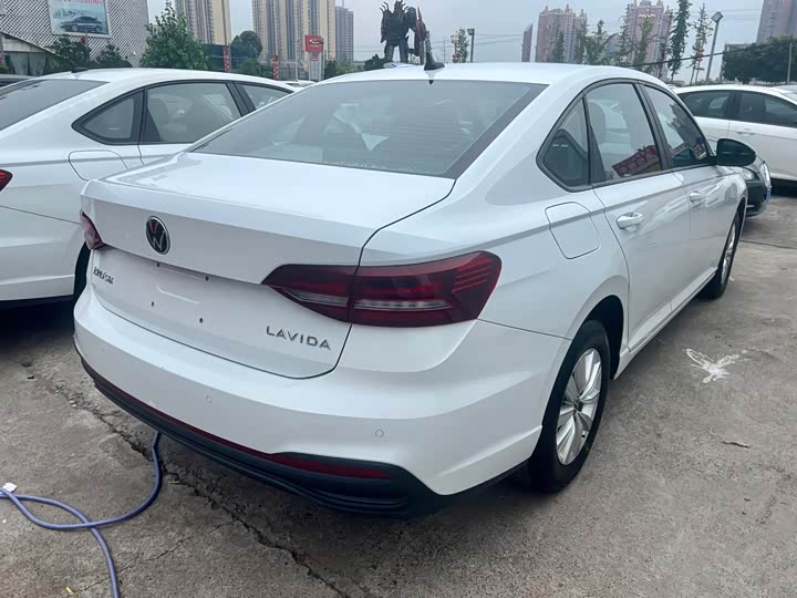 Фото 9 - Volkswagen Lavida