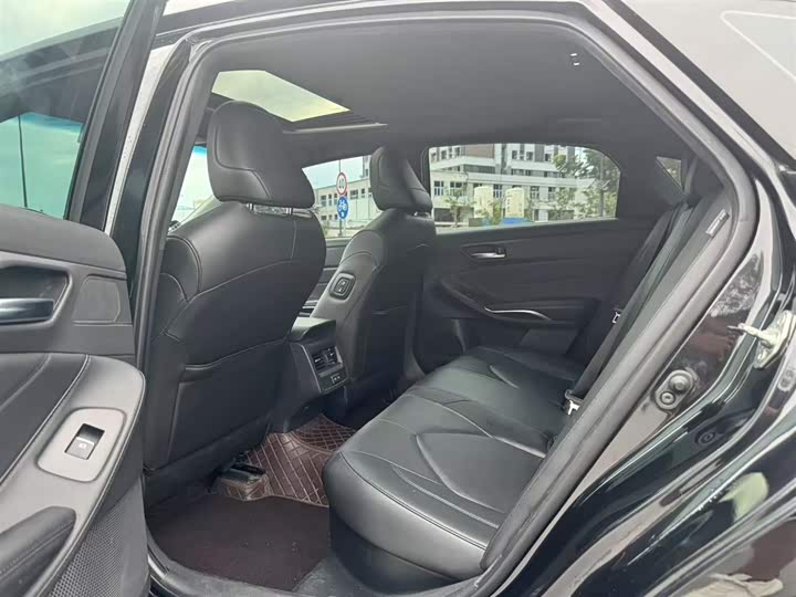 Фото 10 - Toyota Avalon