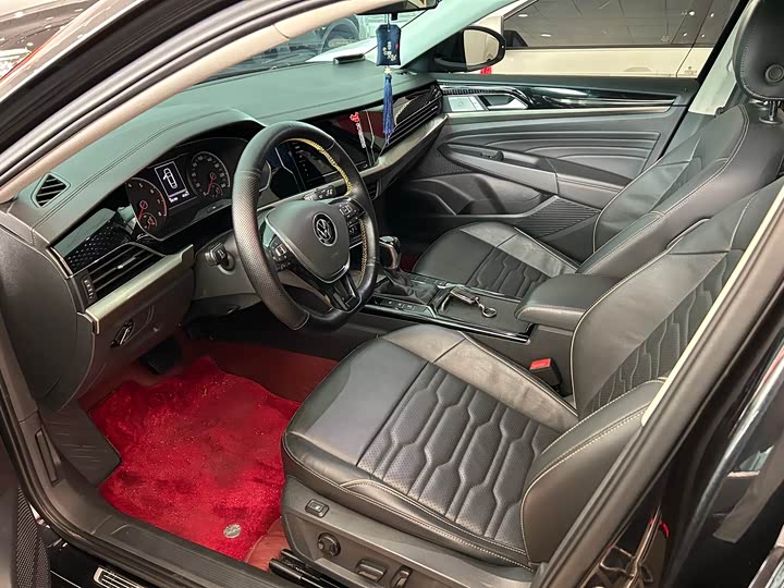 Фото 7 - Volkswagen Passat