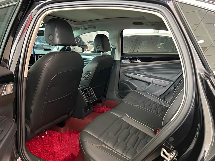 Фото 8 - Volkswagen Passat