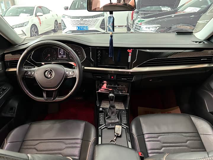 Фото 9 - Volkswagen Passat