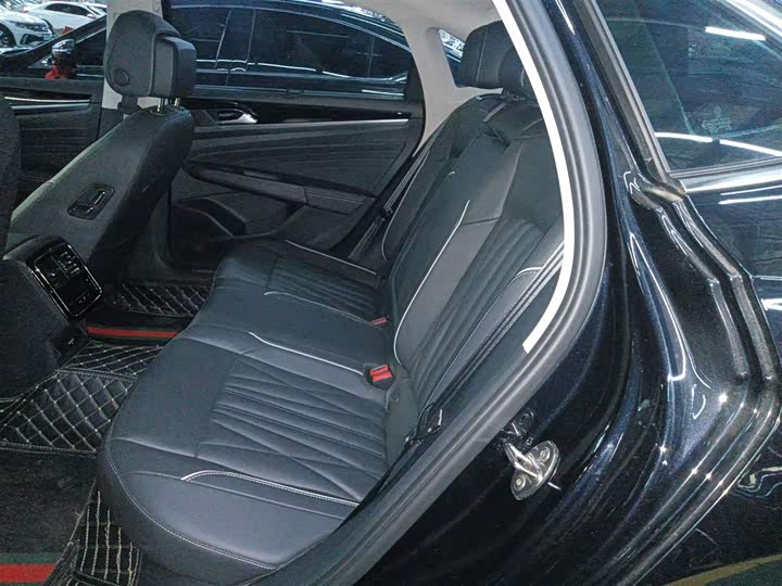 Фото 8 - Volkswagen Passat