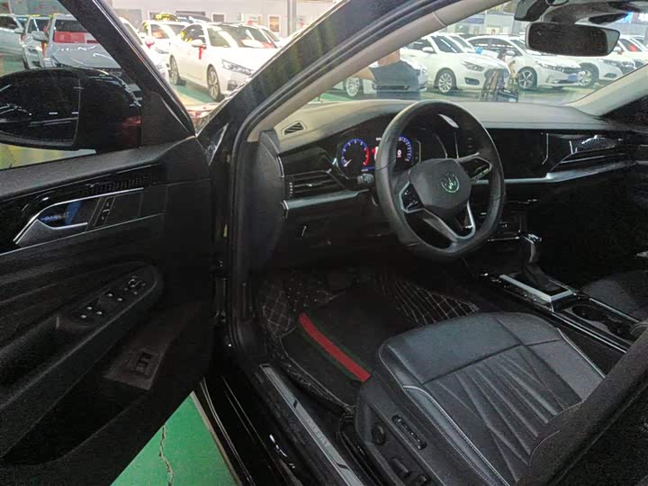 Фото 9 - Volkswagen Passat