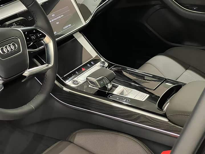 Фото 12 - Audi A8