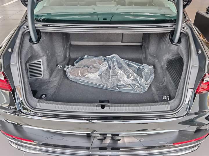 Фото 15 - Audi A8