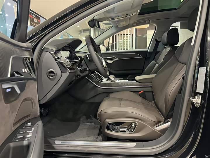 Фото 6 - Audi A8