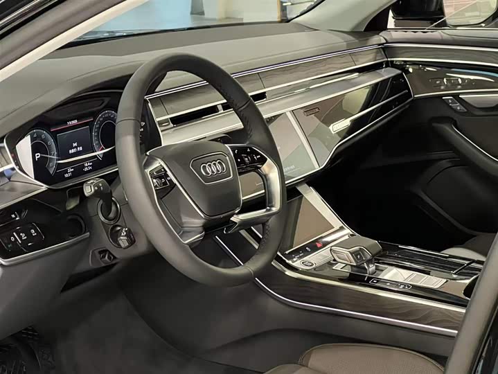 Фото 9 - Audi A8