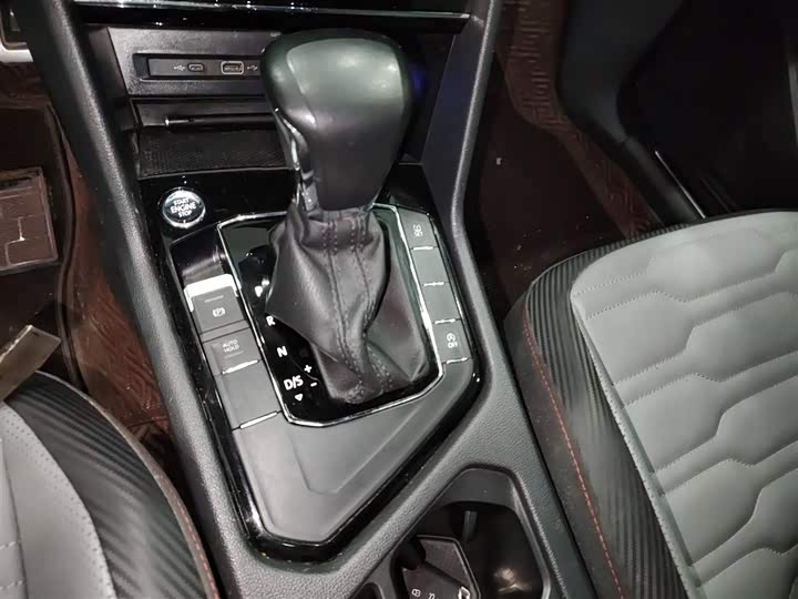 Фото 14 - Volkswagen Tiguan X