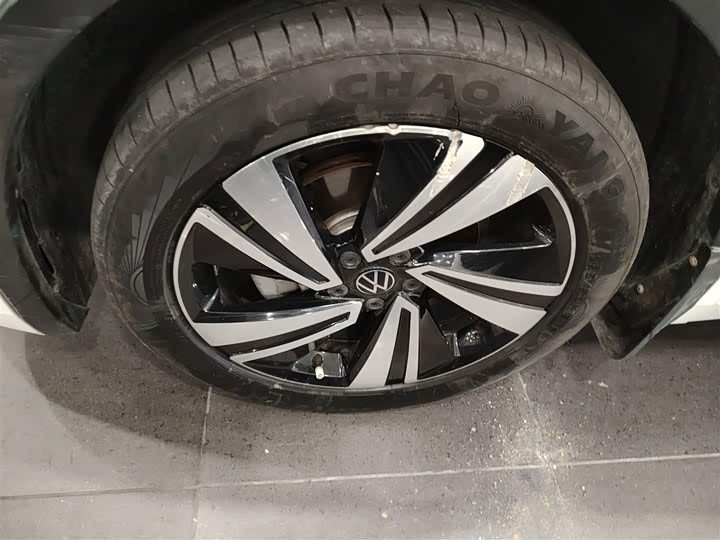 Фото 23 - Volkswagen Tiguan X