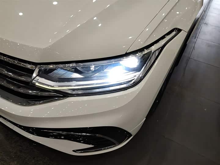 Фото 24 - Volkswagen Tiguan X