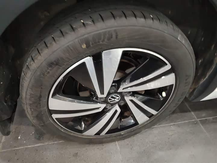 Фото 30 - Volkswagen Tiguan X