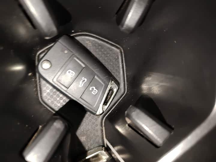 Фото 9 - Volkswagen Tiguan X