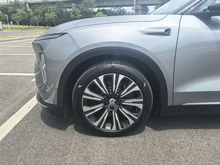 Фото 9 - Nio ES8