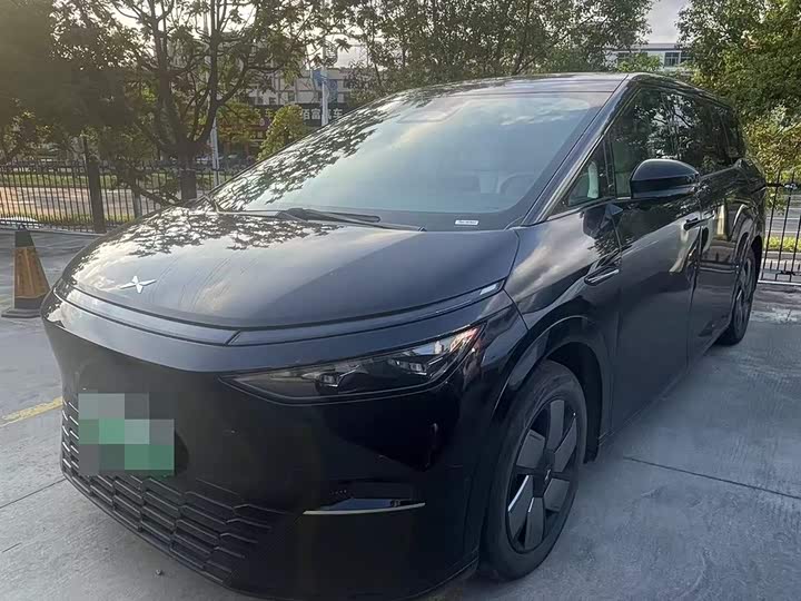 Фото 1 - XPeng X9