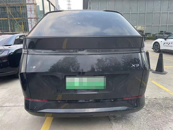 Фото 2 - XPeng X9
