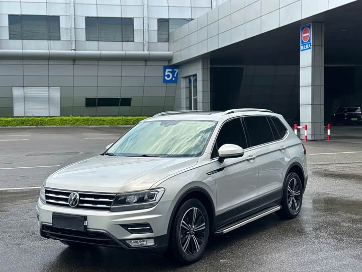 Фото 1 - Volkswagen Tiguan L Pro