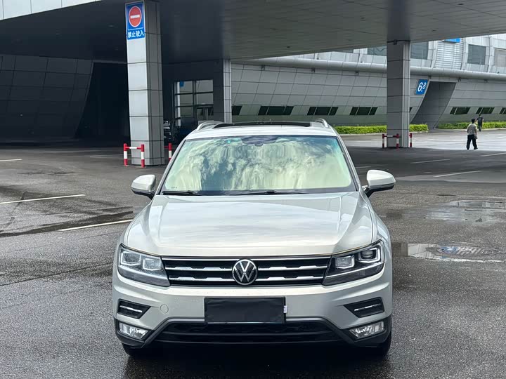 Фото 2 - Volkswagen Tiguan L Pro
