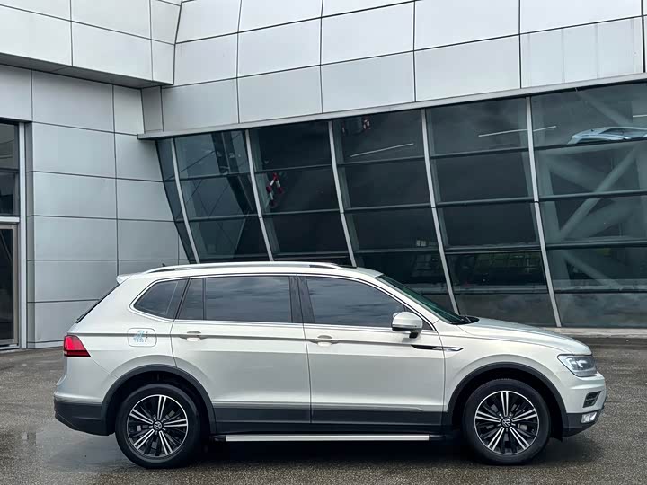 Фото 3 - Volkswagen Tiguan L Pro
